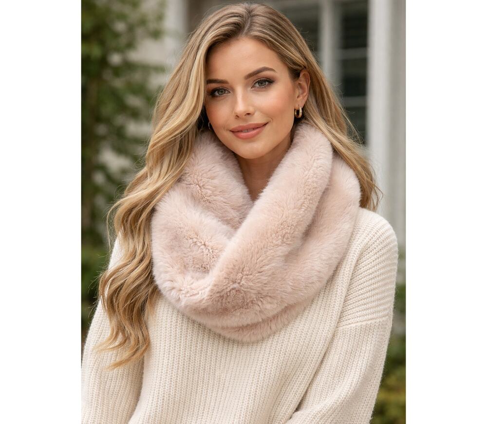 NWOT Louisa Perini Faux Fur Pink Infinty Scarf